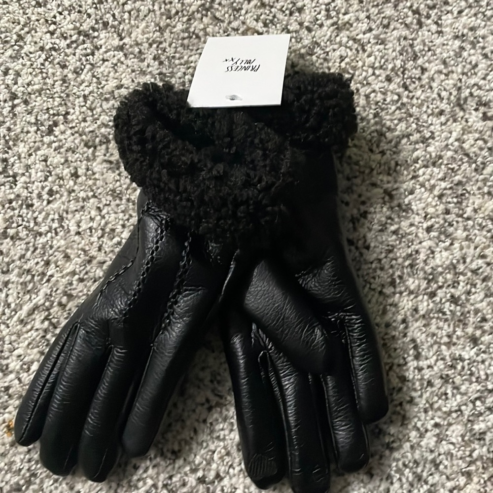 Black gloves.